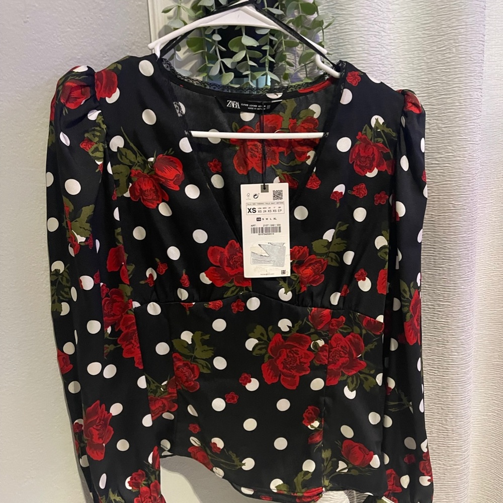 NWT ZARA FLORAL TOP